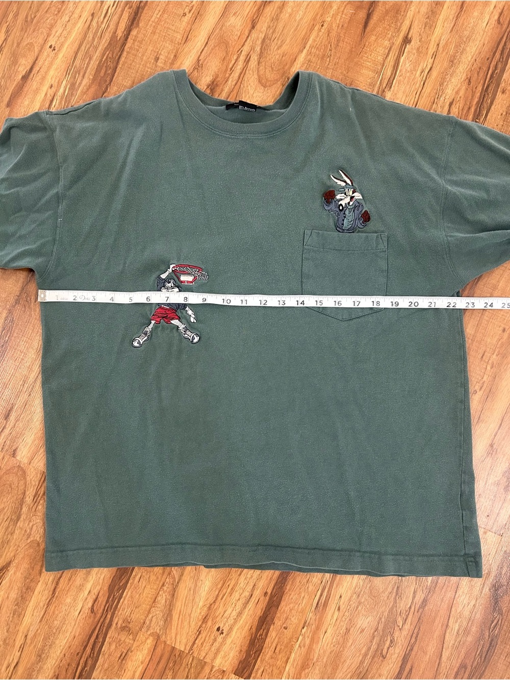 Vintage 1995 Warner Bros Bugs Bunny Basketball Embroidered Long Sleeve Mens XL - Picture 8 of 9